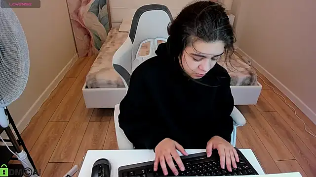 Trisha Moore online show from 07.19.26