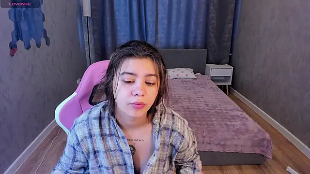 Trisha Moore online show from 08.04.26