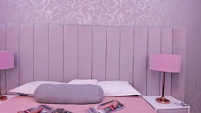 MadeleynRose online show from 06.09.26