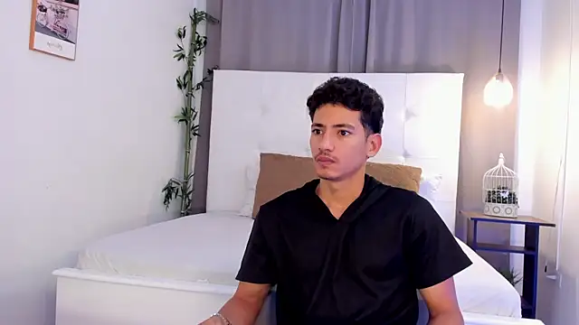 Snapshot of Alejo-and-Thiago chatting on 07.22.26 Alejo-and-Thiago online show from 07.22.26