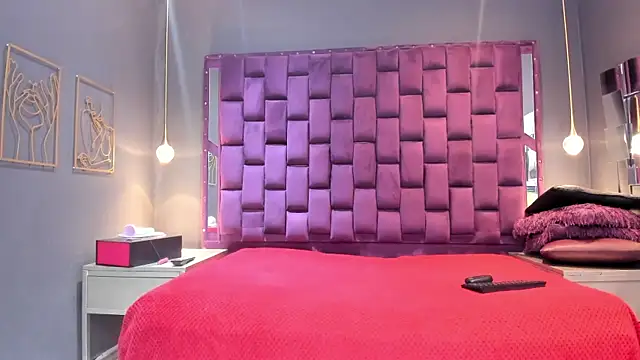 Snapshot of AlesiaLara chatting on 06.25.26 AlesiaLara online show from 06.25.26