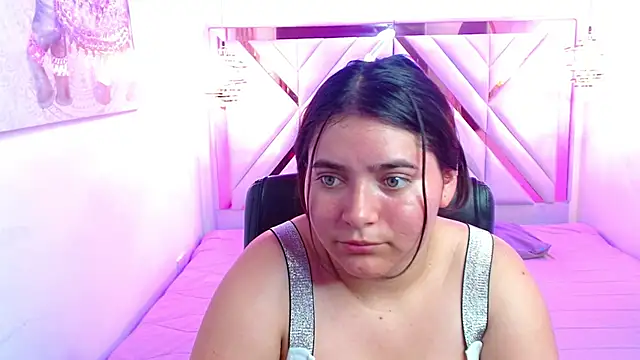 Snapshot of Laurha_ chatting on 05.15.26 Laurha online show from 05.15.26