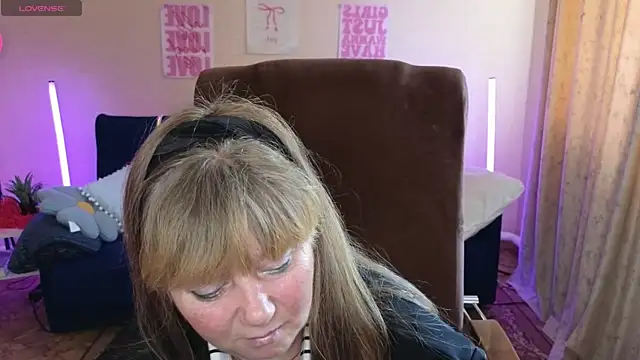Snapshot of Melania_Cook chatting on 05.16.26 Melania Cook online show from 05.16.26