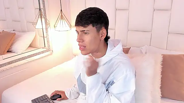 Snapshot of JacobFerrer chatting on 06.18.26 JacobFerrer online show from 06.18.26