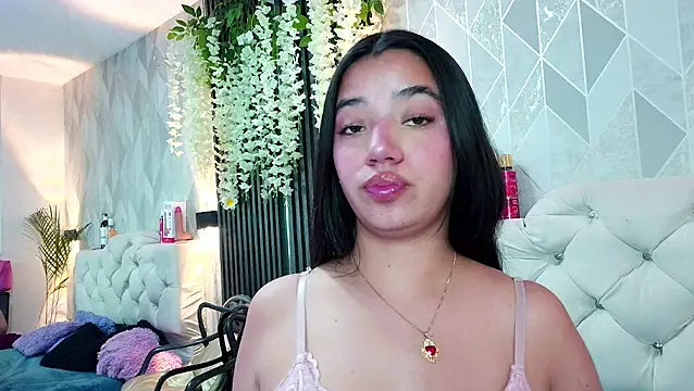 Snapshot of Zaira_bonny chatting on 06.17.26 Zaira bonny online show from 06.17.26