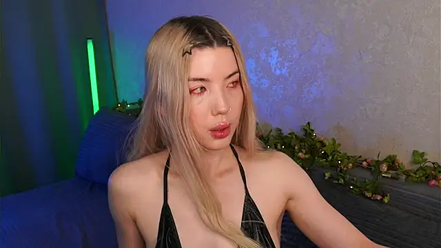 LindaThackerr online show from 05.22.26