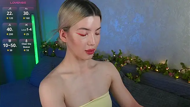 LindaThackerr online show from 06.19.26