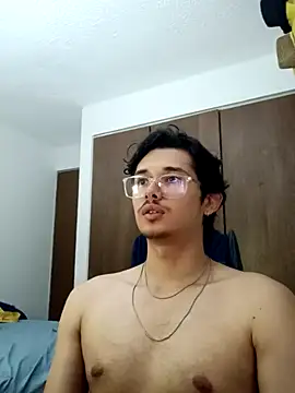 Snapshot of x-NoAh-x chatting on 07.18.26 x-NoAh-x online show from 07.18.26