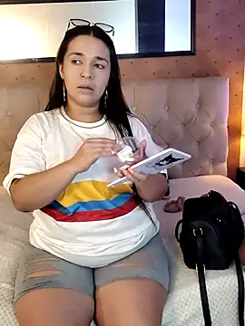 Snapshot of Isabella_cherry69 chatting on 06.23.26 Isabella cherry69 online show from 06.23.26