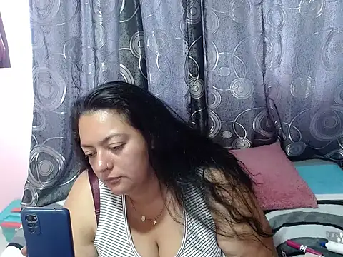 Snapshot of FabritziAPiel chatting on 05.26.26 FabritziAPiel online show from 05.26.26