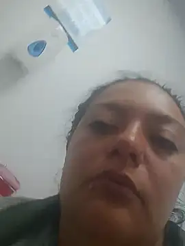 Snapshot of FabritziAPiel chatting on 06.18.26 FabritziAPiel online show from 06.18.26