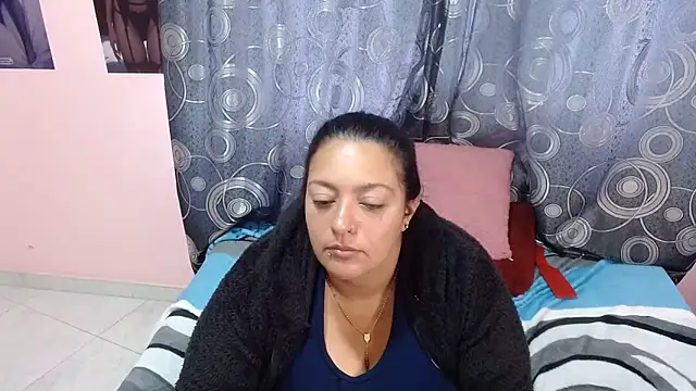 Snapshot of FabritziAPiel chatting on 06.19.26 FabritziAPiel online show from 06.19.26