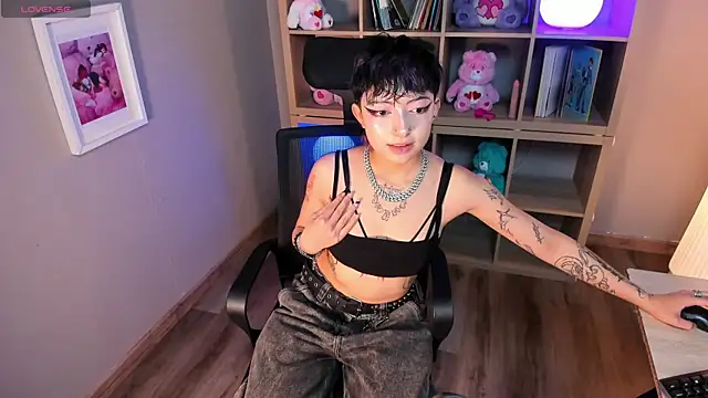 shiny wolf online show from 06.18.26