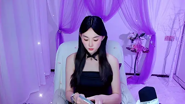 Snapshot of Tili_Lucky chatting on 06.25.26 Tili Lucky online show from 06.25.26