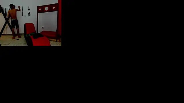 Snapshot of friends_lust_latin chatting on 05.10.26 friends lust latin online show from 05.10.26