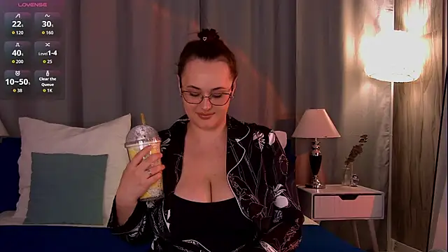 Queen Monica  online show from 07.24.26