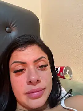 Snapshot of belababyy chatting on 05.21.26 belababyy online show from 05.21.26