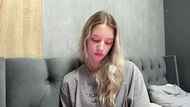 Tiffany Blom online show from 05.10.26