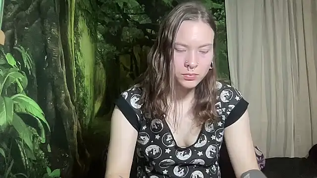 Snapshot of mo0ngoddess chatting on 01.18.25 mo0ngoddess online show from 01.18.25