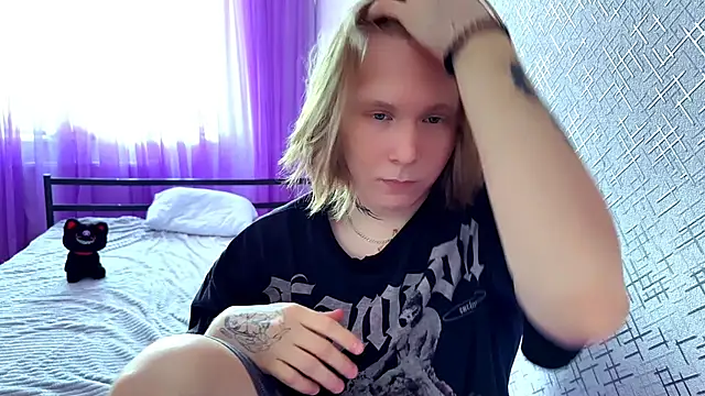 Snapshot of Hirtay chatting on 06.18.26 Hirtay online show from 06.18.26