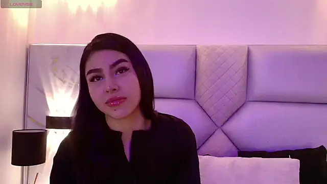 Snapshot of Helena_Whaite chatting on 07.01.26 Helena Whaite online show from 07.01.26