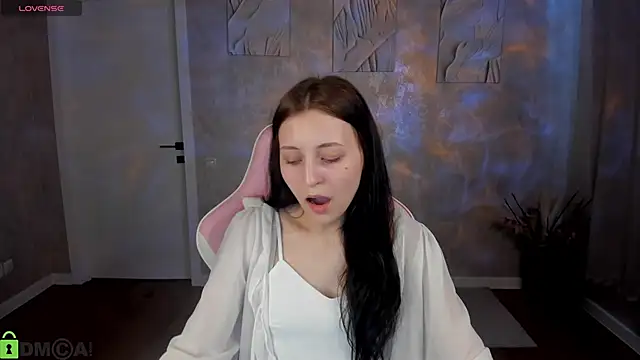 Tracey Gill online show from 06.08.26
