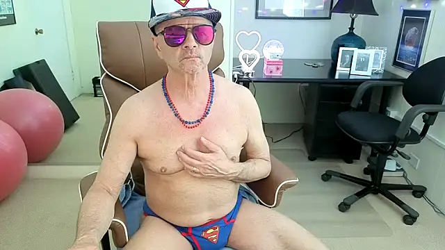 Snapshot of hotdadbod chatting on 07.22.26 hotdadbod online show from 07.22.26