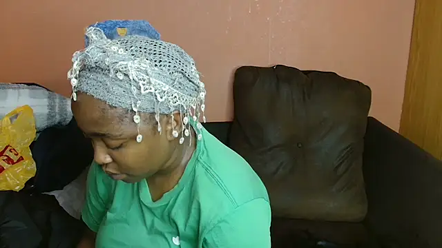 Snapshot of African_Busty chatting on 06.05.26 African Busty online show from 06.05.26