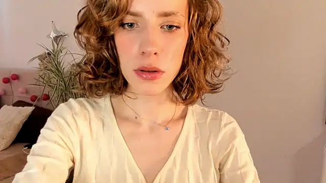 Snapshot of imogensy chatting on 06.15.26 imogensy online show from 06.15.26