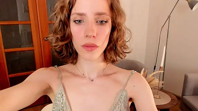 Snapshot of imogensy chatting on 06.21.26 imogensy online show from 06.21.26