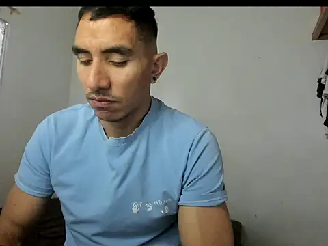 Snapshot of aquiles04 chatting on 06.17.26 aquiles04 online show from 06.17.26