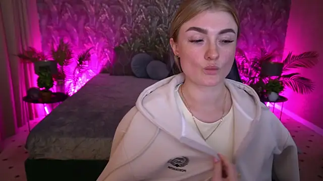 Lolly Rosee online show from 05.19.26