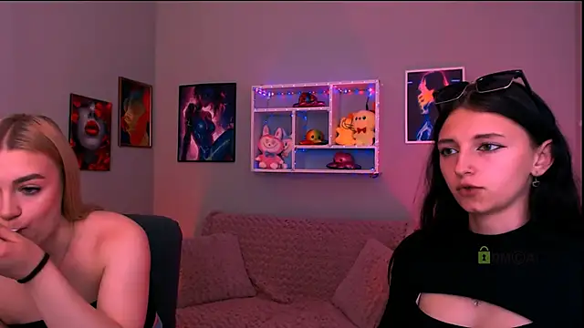 Snapshot of caroline_honeyy chatting on 06.17.26 caroline honeyy online show from 06.17.26