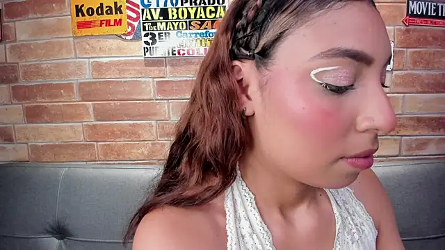 Snapshot of foxy_antonela chatting on 06.24.26 foxy antonela online show from 06.24.26