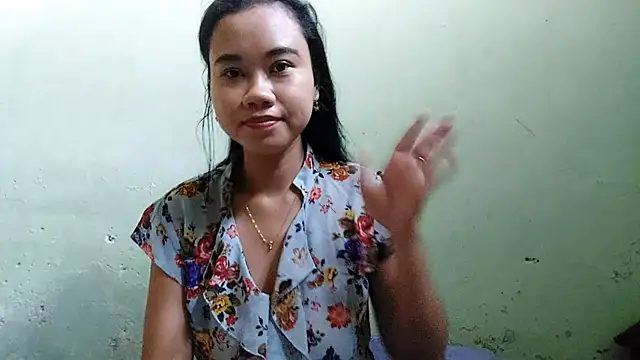 Snapshot of MinaKuhlo chatting on 05.18.26 MinaKuhlo online show from 05.18.26
