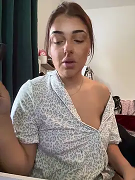 Snapshot of Spicy_Scarlett_26 chatting on 05.20.26 Spicy Scarlett 26 online show from 05.20.26