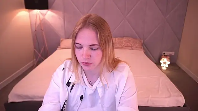 NikkyReyyy online show from 05.18.26