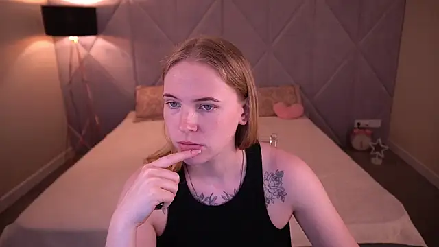 NikkyReyyy online show from 05.20.26