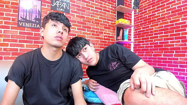 Snapshot of Hoot_boyss_ chatting on 06.10.26 Hoot boyss online show from 06.10.26