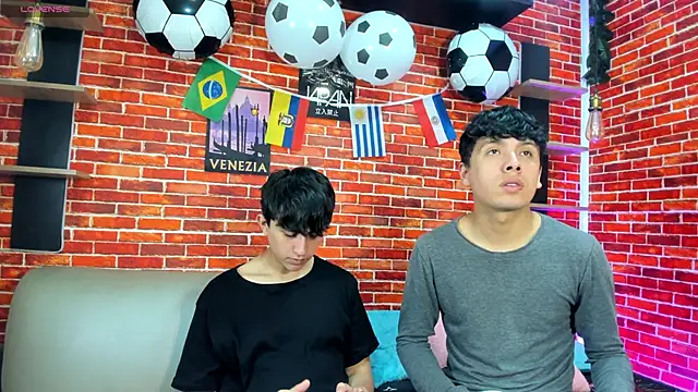 Snapshot of Hoot_boyss_ chatting on 06.18.26 Hoot boyss online show from 06.18.26