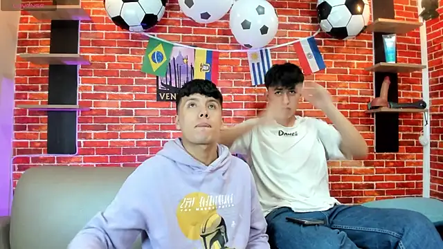 Snapshot of Hoot_boyss_ chatting on 06.30.26 Hoot boyss online show from 06.30.26