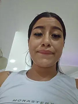 Snapshot of Luisa_Madrid chatting on 05.31.26 Luisa Madrid online show from 05.31.26