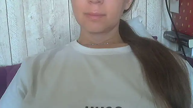 Snapshot of Bella--White chatting on 05.26.26 Bella--White online show from 05.26.26