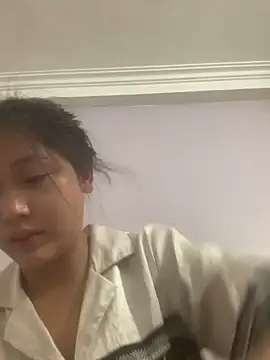 Snapshot of hinami-lo chatting on 05.16.26 hinami-lo online show from 05.16.26