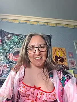 Izzylove47 online show from 05.17.26