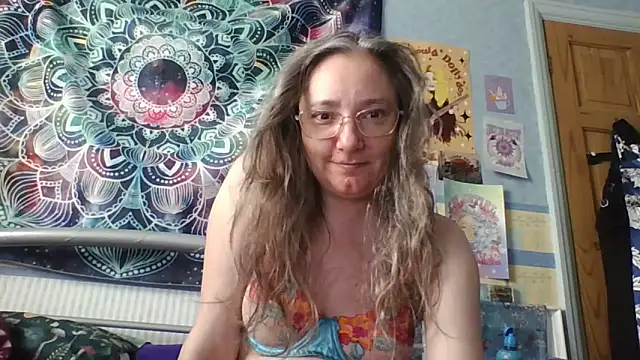 Snapshot of Izzylove47 chatting on 06.13.26 Izzylove47 online show from 06.13.26