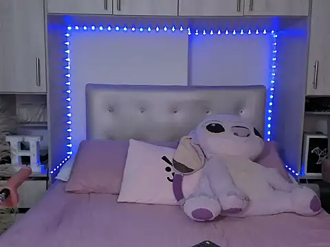 Honniewhitee  online show from 06.11.26