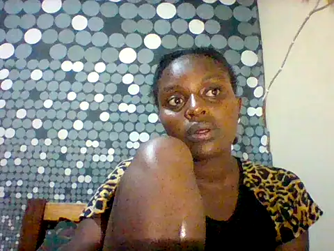 Snapshot of liligal chatting on 06.25.26 liligal online show from 06.25.26