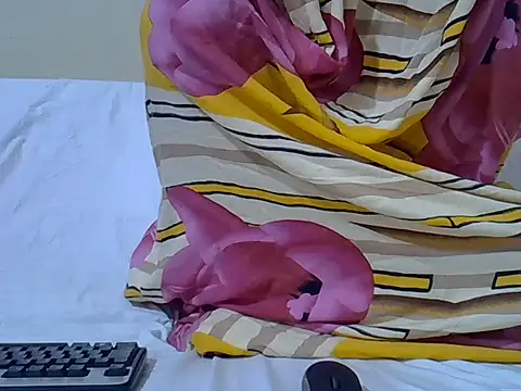 Snapshot of petite_pretti chatting on 06.06.26 petite pretti online show from 06.06.26