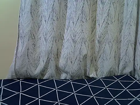 Snapshot of petite_pretti chatting on 06.10.26 petite pretti online show from 06.10.26